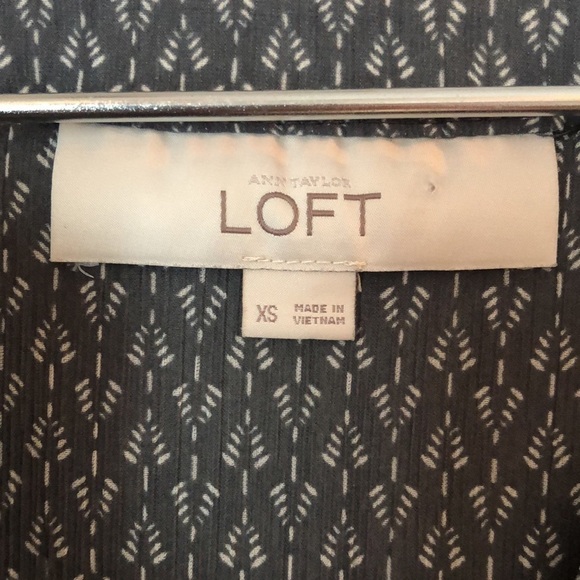 LOFT Shirt 3/4 Length Sleeves Size XS Printed Stretchy Sheer like Sleeves - Picture 4 of 11